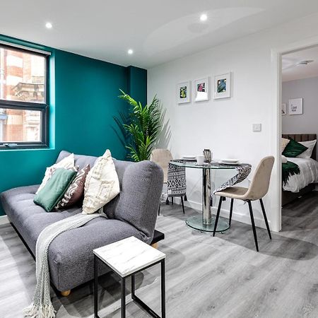Top Floor Apartment With Private Balcony In Stockport Centre By Hass Haus エクステリア 写真