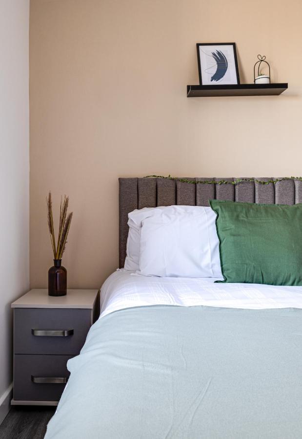 Top Floor Apartment With Private Balcony In Stockport Centre By Hass Haus エクステリア 写真