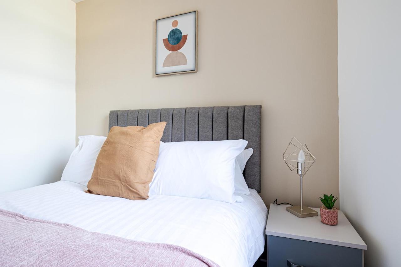 Top Floor Apartment With Private Balcony In Stockport Centre By Hass Haus エクステリア 写真