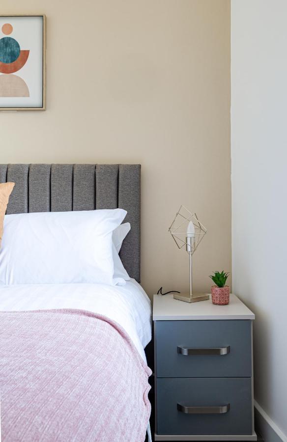 Top Floor Apartment With Private Balcony In Stockport Centre By Hass Haus エクステリア 写真