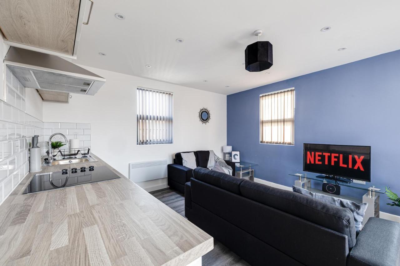 Top Floor Apartment With Private Balcony In Stockport Centre By Hass Haus エクステリア 写真
