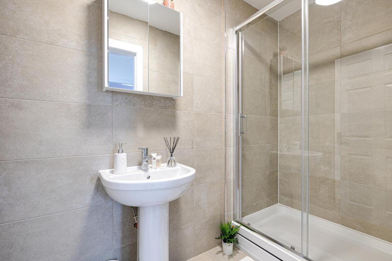 Top Floor Apartment With Private Balcony In Stockport Centre By Hass Haus エクステリア 写真