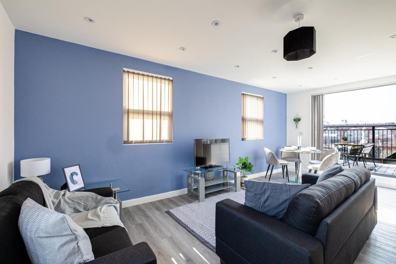 Top Floor Apartment With Private Balcony In Stockport Centre By Hass Haus エクステリア 写真
