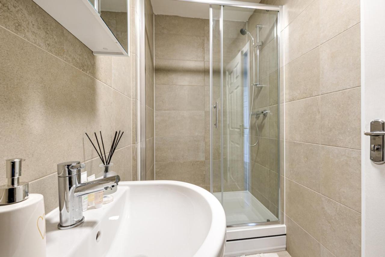 Top Floor Apartment With Private Balcony In Stockport Centre By Hass Haus エクステリア 写真
