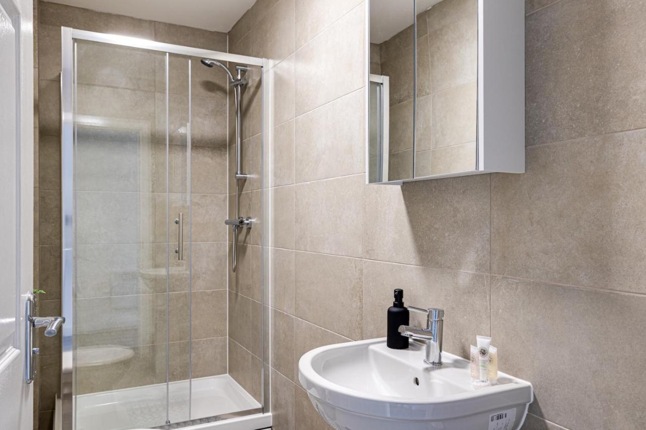 Top Floor Apartment With Private Balcony In Stockport Centre By Hass Haus エクステリア 写真
