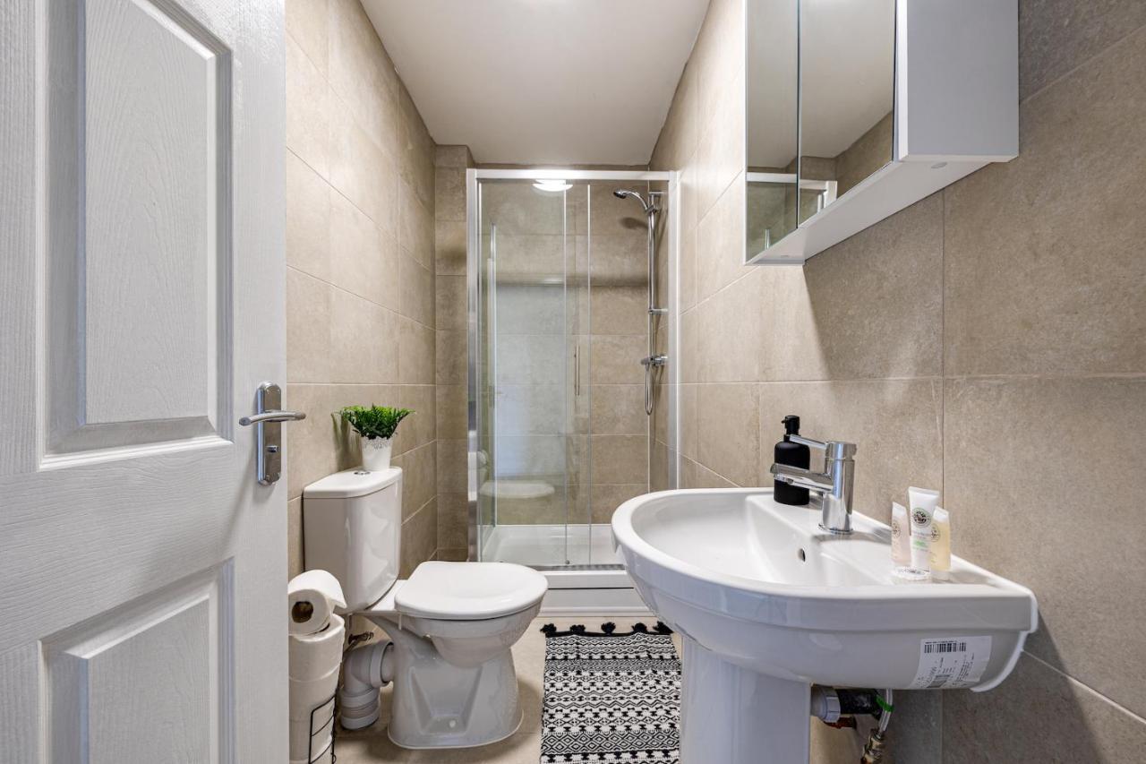 Top Floor Apartment With Private Balcony In Stockport Centre By Hass Haus エクステリア 写真