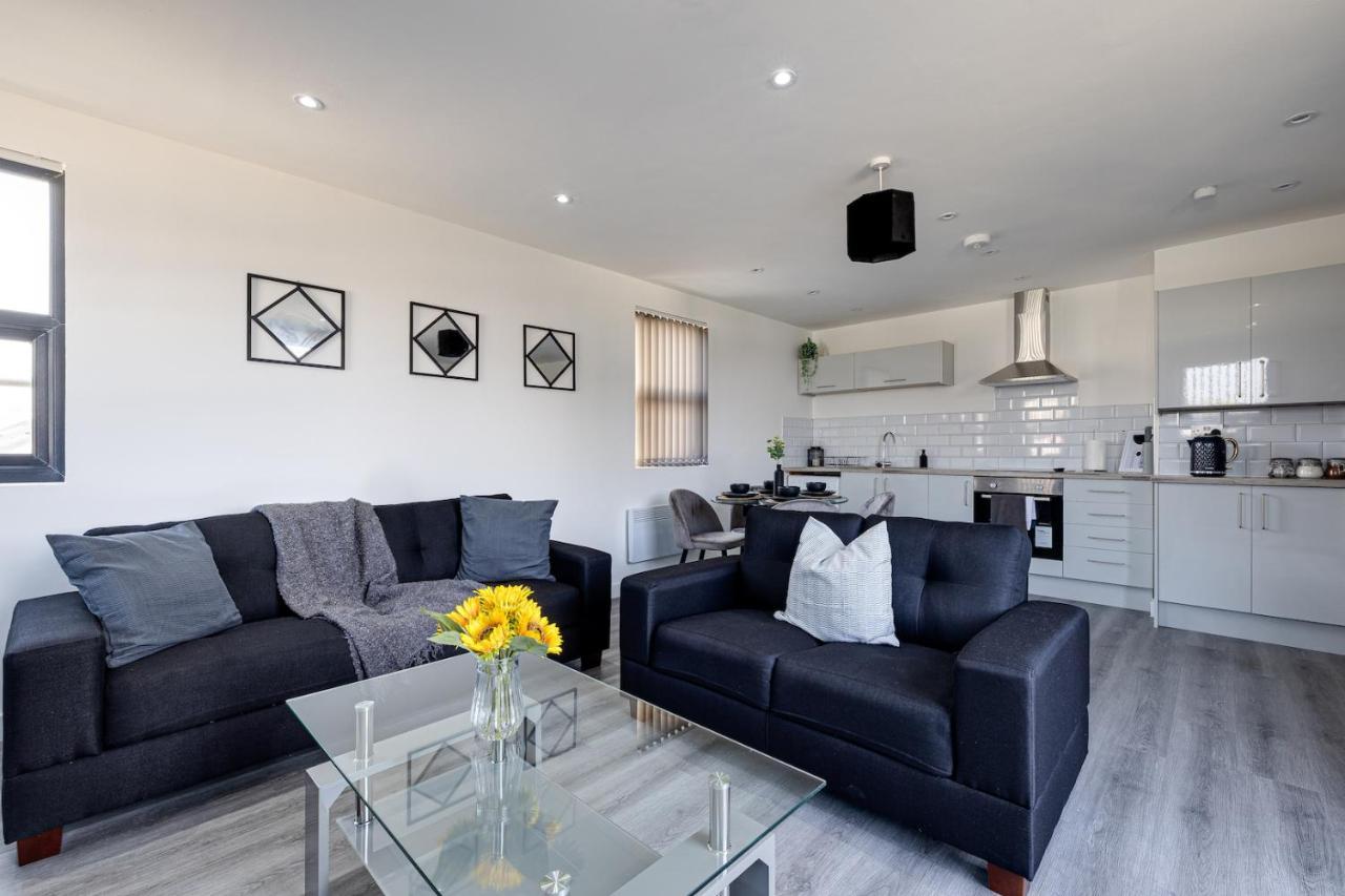 Top Floor Apartment With Private Balcony In Stockport Centre By Hass Haus エクステリア 写真