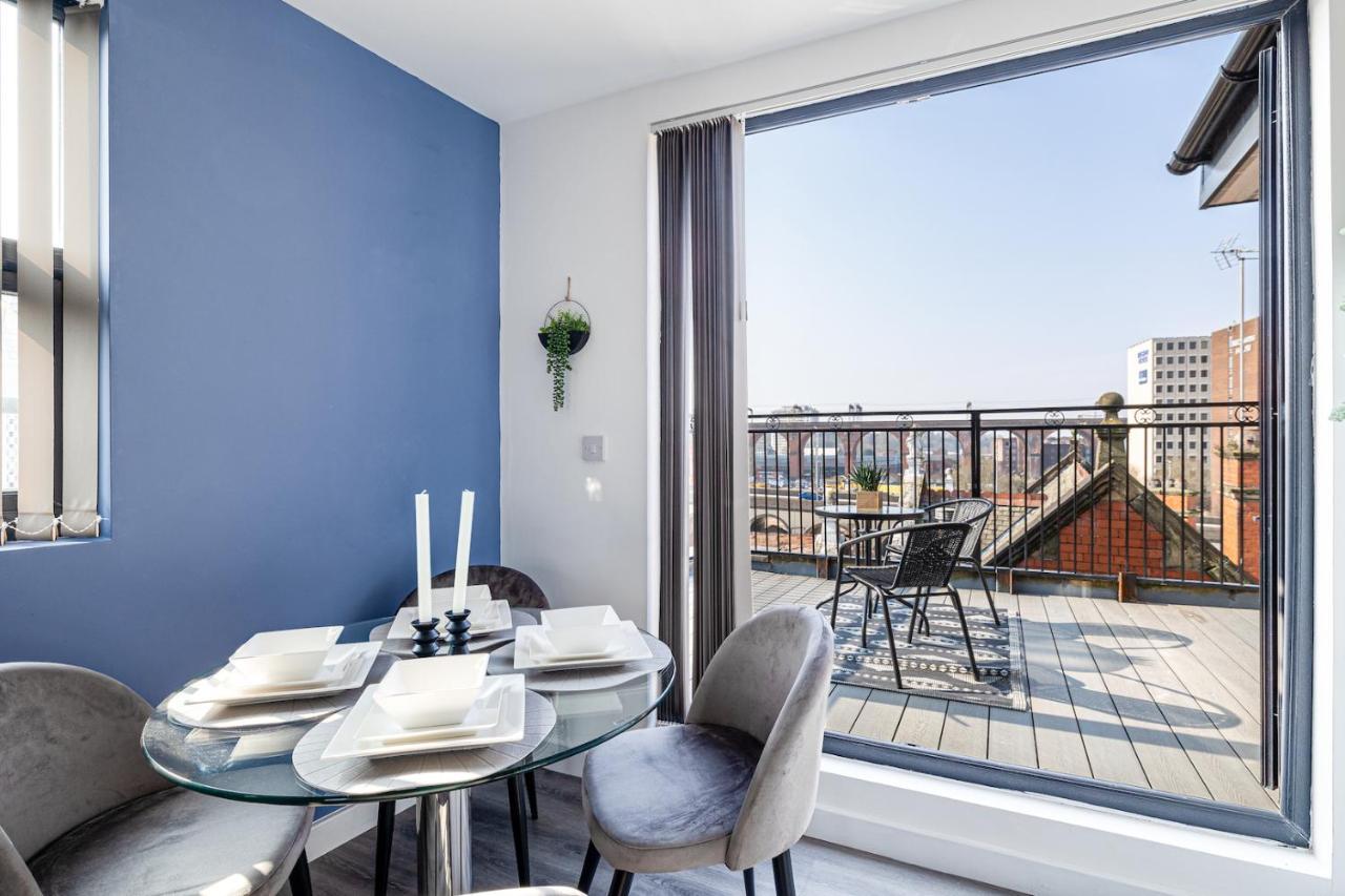 Top Floor Apartment With Private Balcony In Stockport Centre By Hass Haus エクステリア 写真