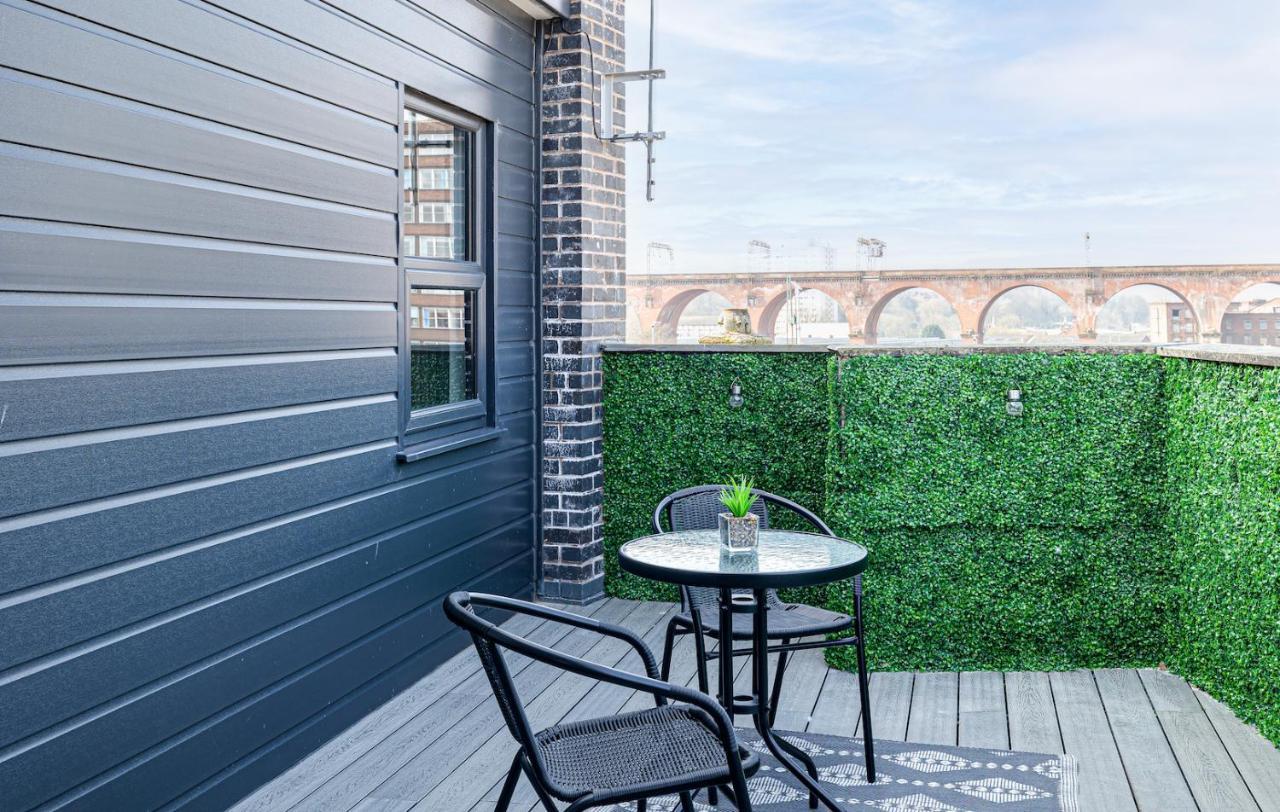 Top Floor Apartment With Private Balcony In Stockport Centre By Hass Haus エクステリア 写真