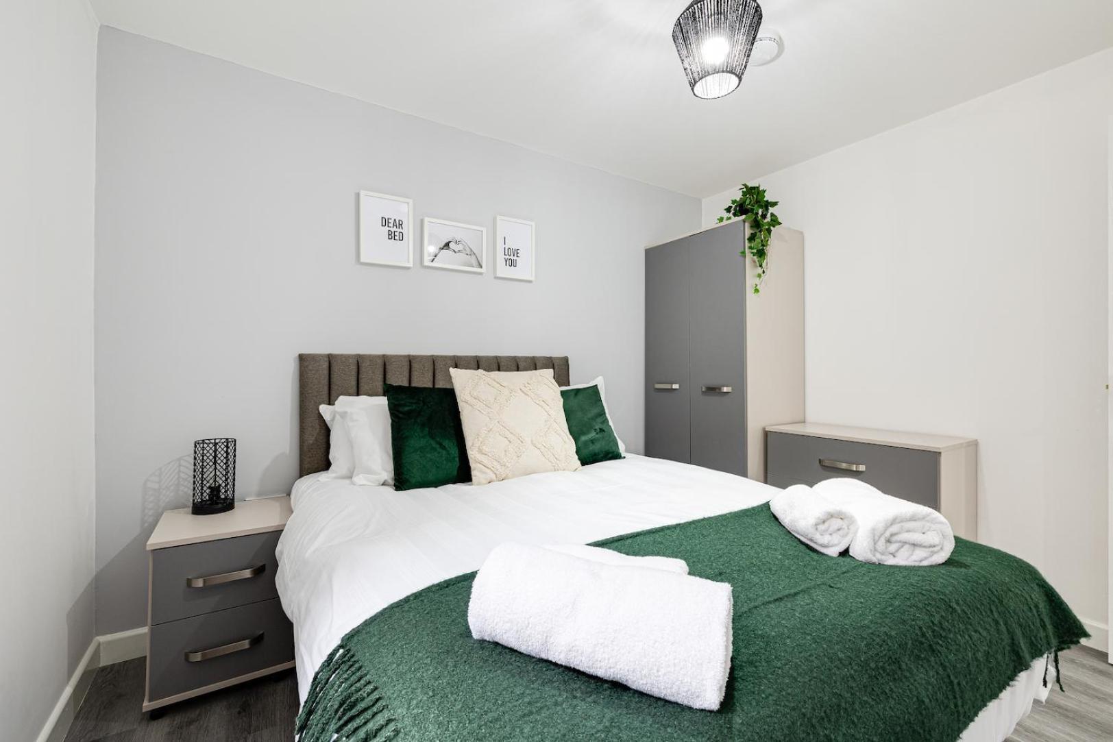 Top Floor Apartment With Private Balcony In Stockport Centre By Hass Haus エクステリア 写真