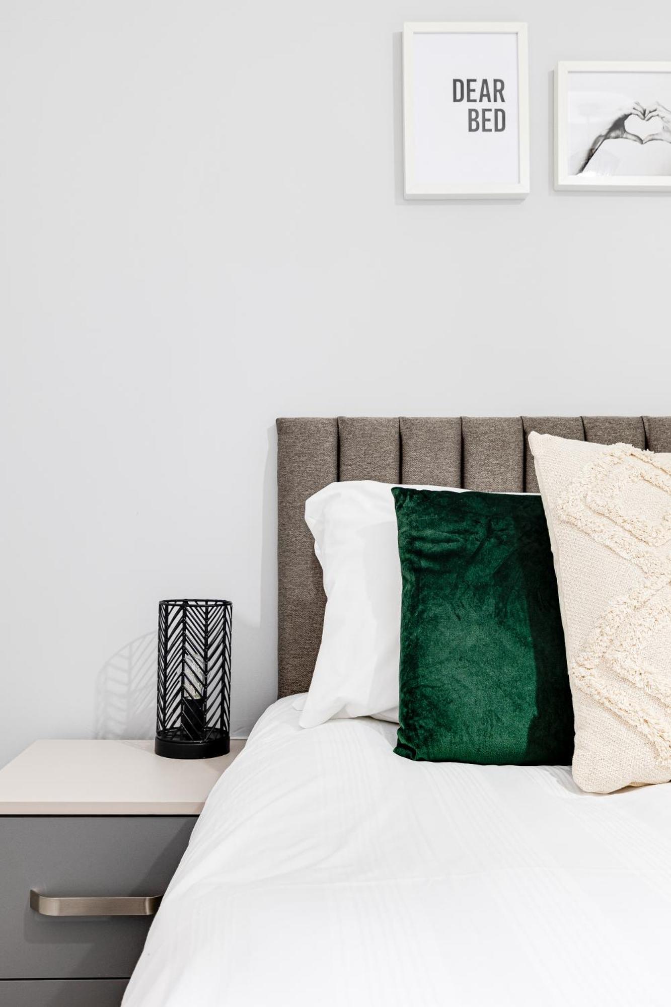 Top Floor Apartment With Private Balcony In Stockport Centre By Hass Haus エクステリア 写真