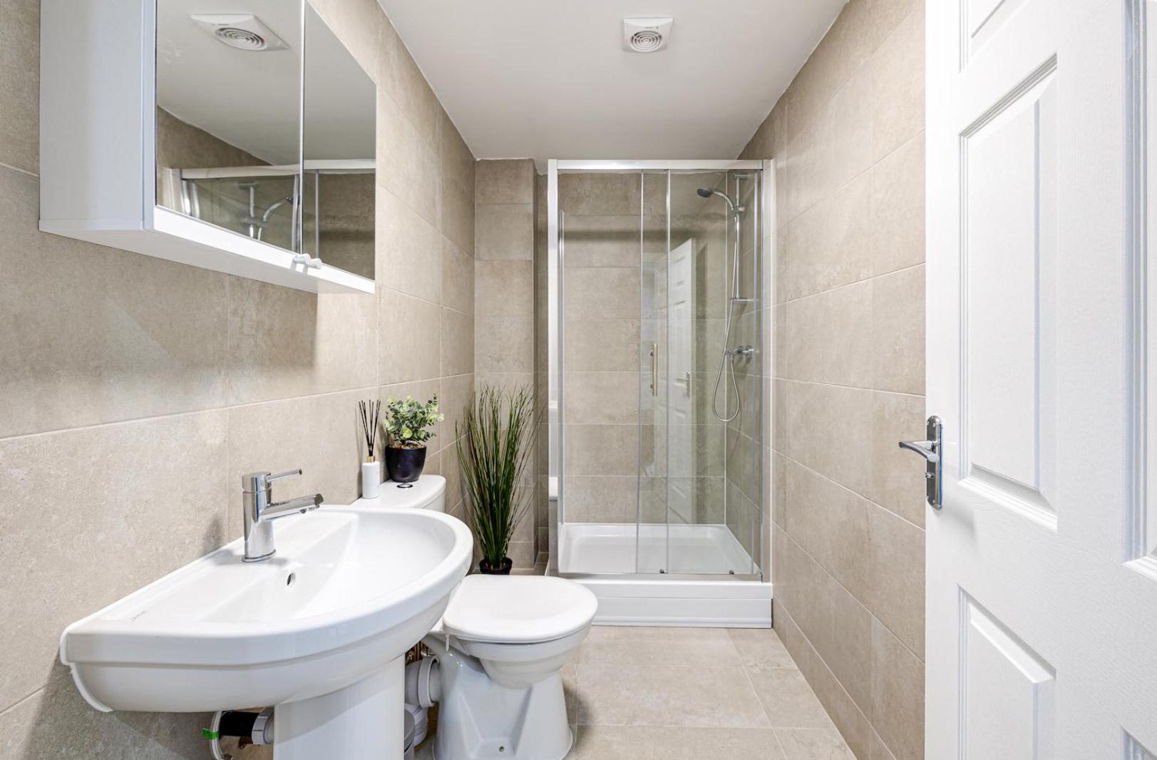 Top Floor Apartment With Private Balcony In Stockport Centre By Hass Haus エクステリア 写真